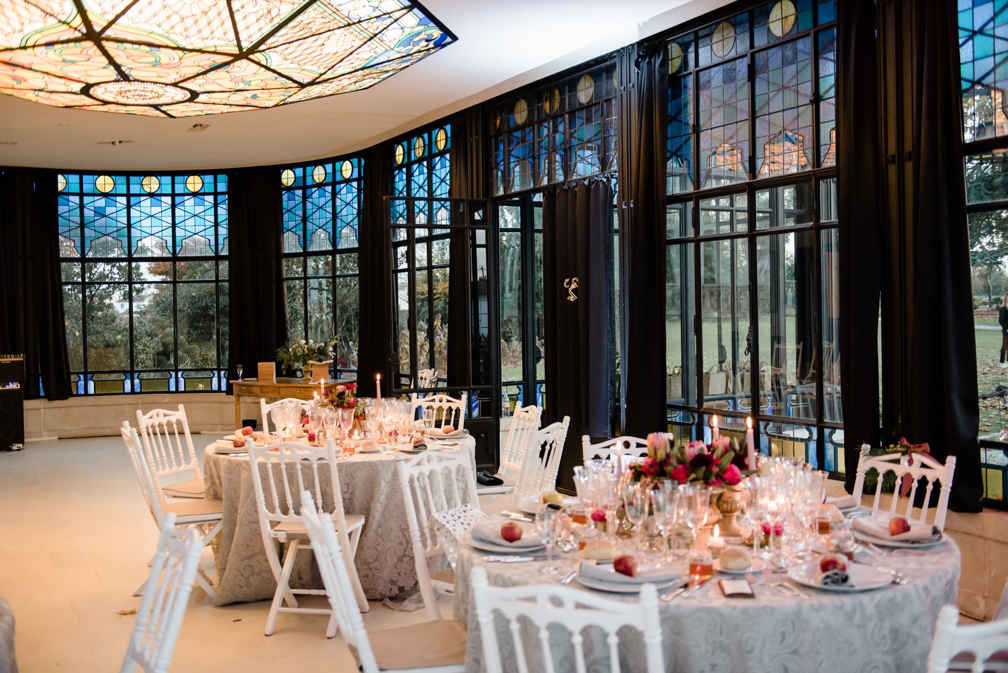 Wedding-venue-in-bordeaux-château-pape-clément-vineyards-dinner-set-up
